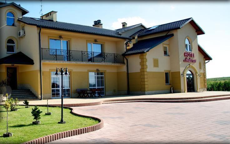 Hotel Andersen Rzeszow Ngoại thất bức ảnh